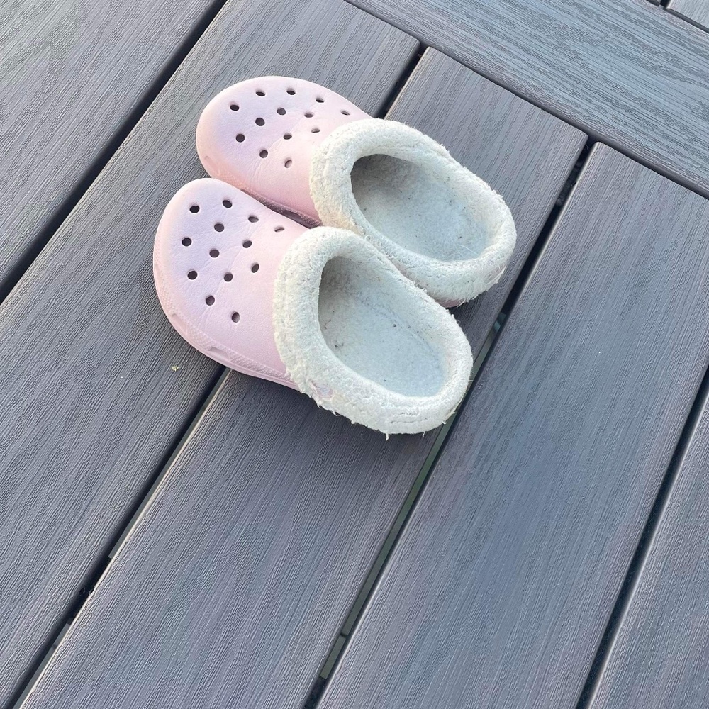 Girl’s Classic  lined pink CROCS
